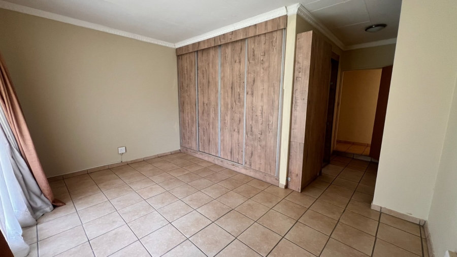 4 Bedroom Property for Sale in Langenhovenpark Free State